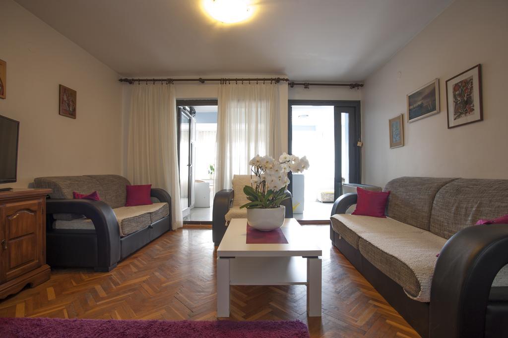 Apartment Mina *